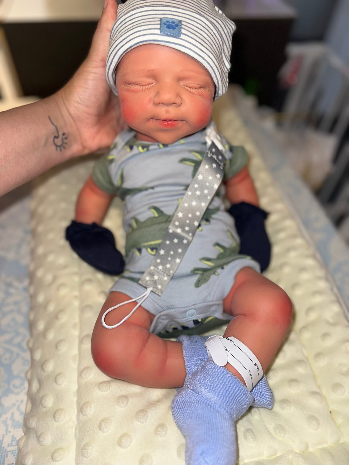 Hendrix 19” reborn baby tan skin Tone Full Silicone newborn  Boy approx 7.3 lbs open mouth. TAT APPROXIMATELY 10 Days