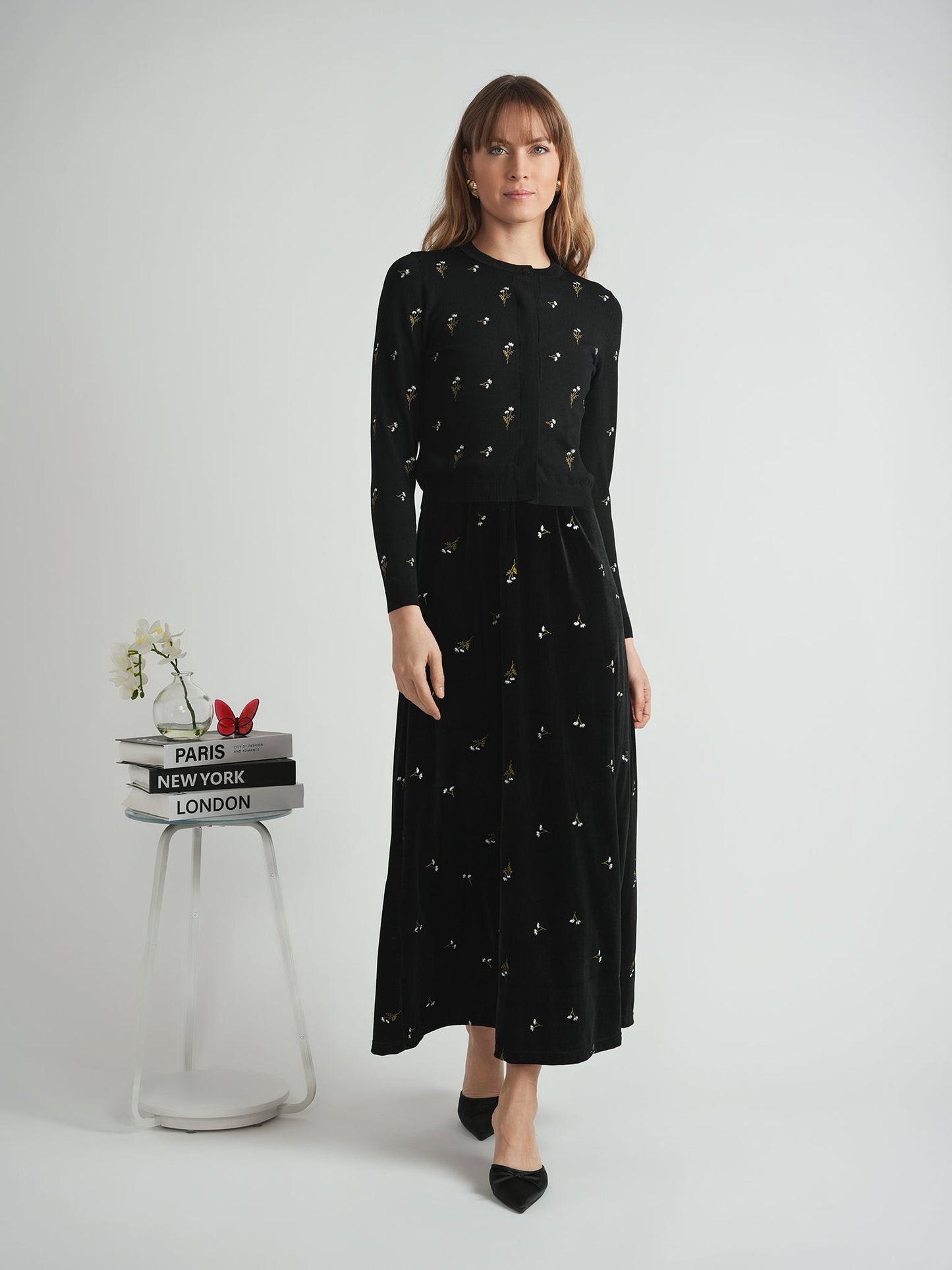 Embrodered Knit Cropped Cardigan